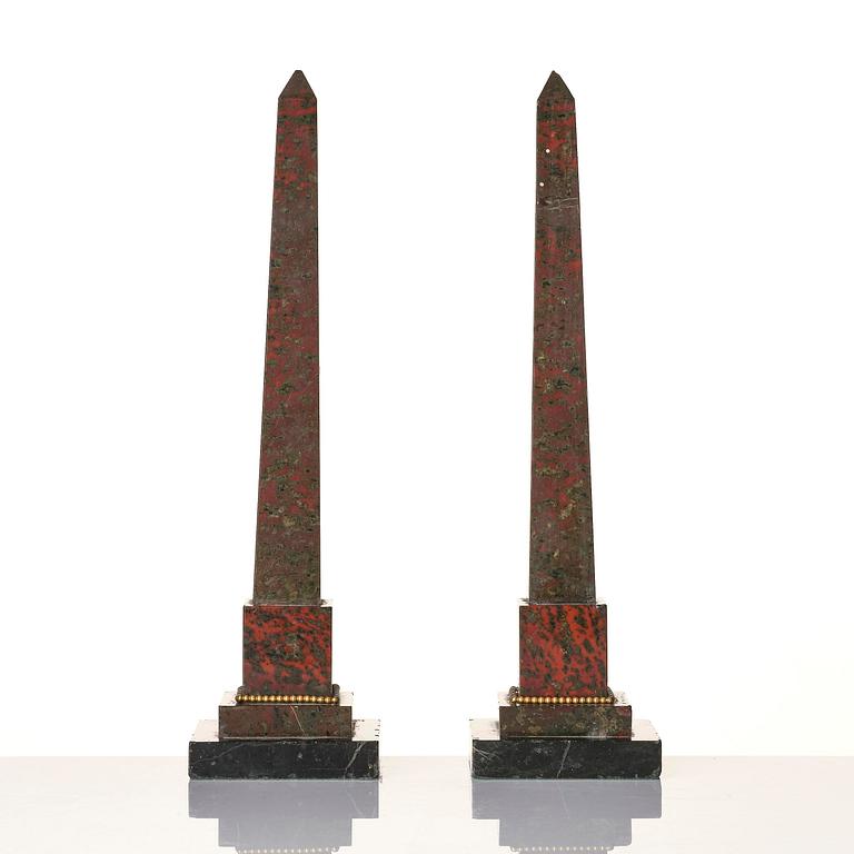 Obelisker ett par, tidigt 1900-tal.