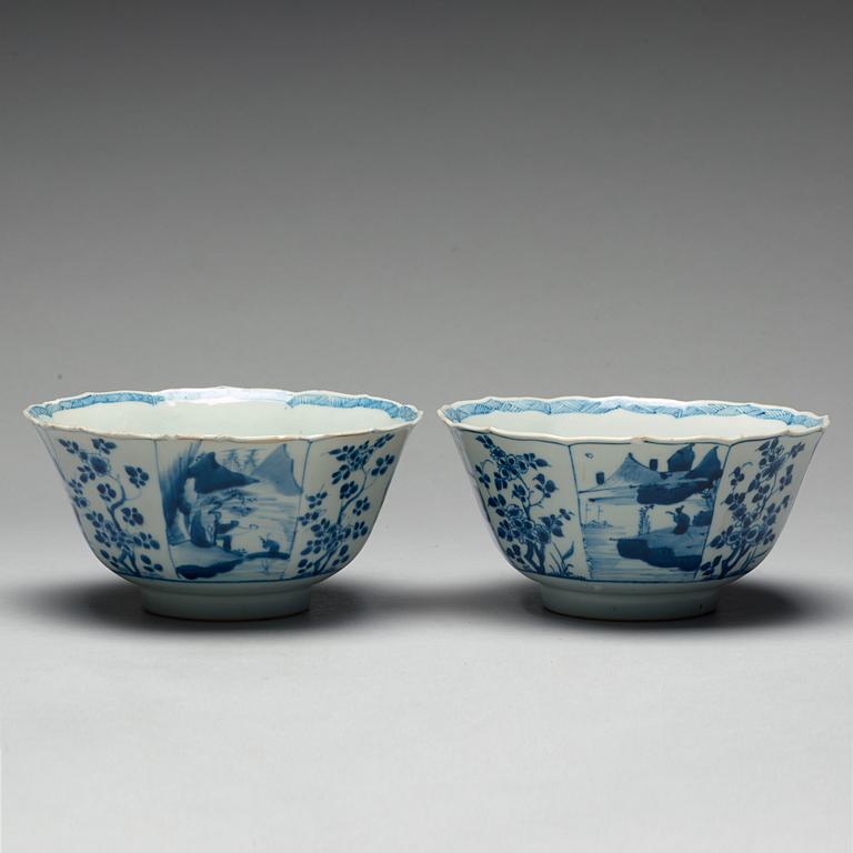 A pair of blue and white bowls, Qing dynasty, Kangxi (1662-1722).