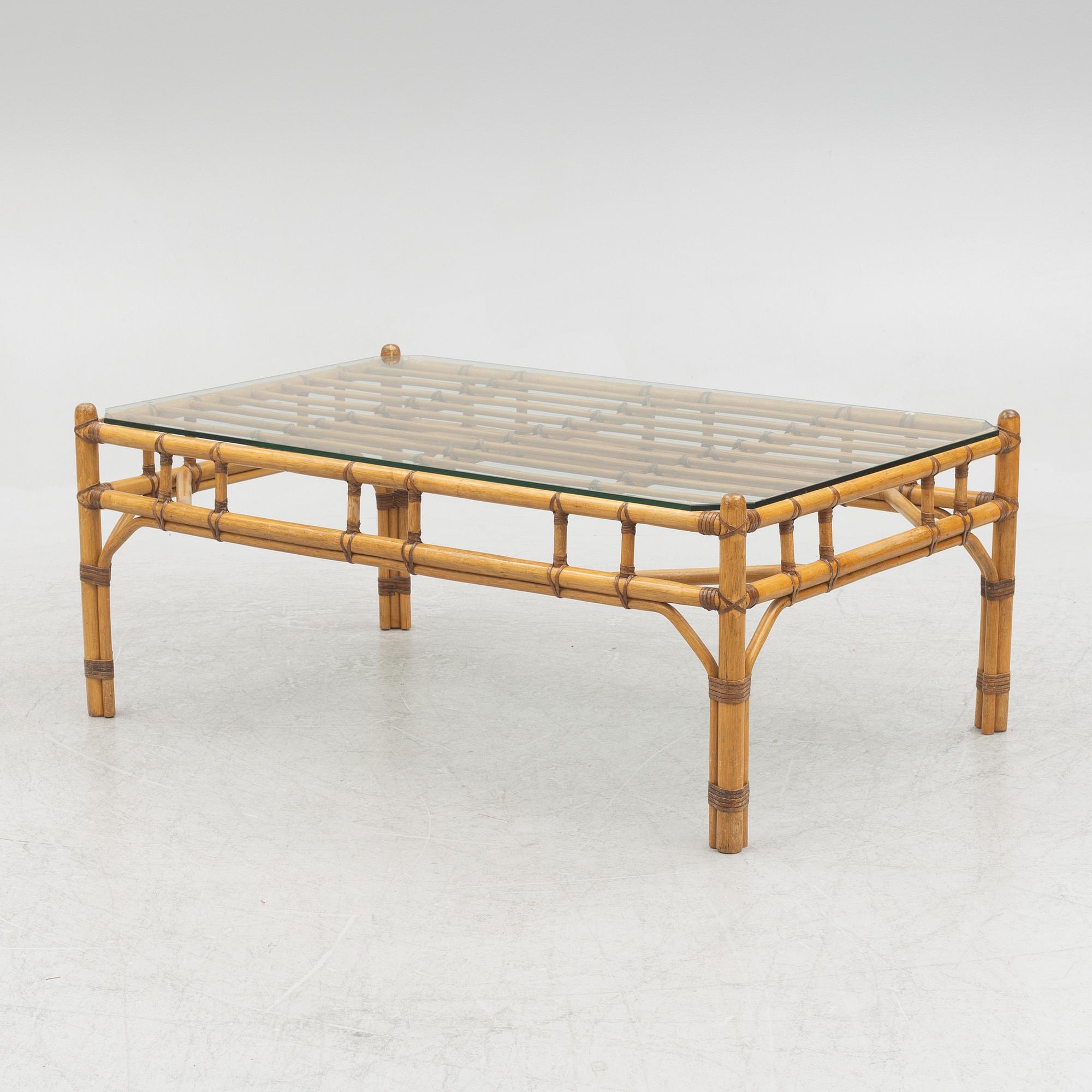 Soffbord, samt fåtöljer, ett par, Sverige, 1900-talets andra hälft.