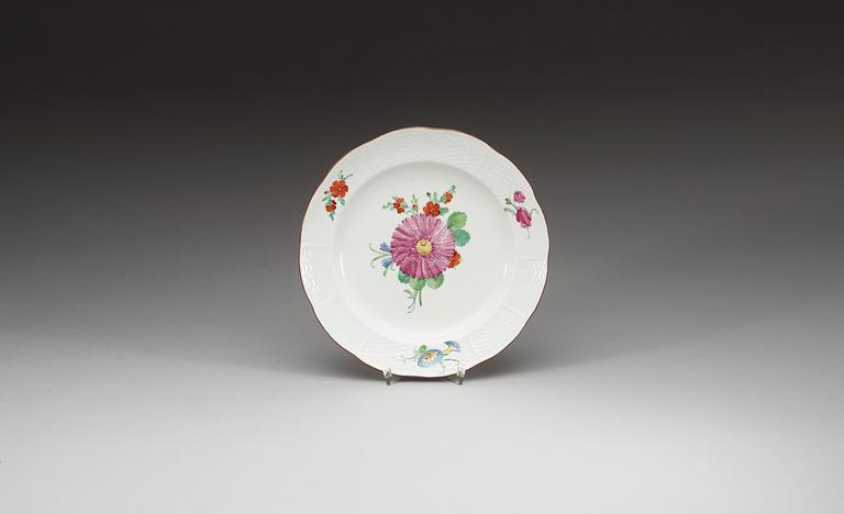 A matched set of eight Russian dinner plates, Imperial porcelianmanufactory, St Petersburg, 18th Century.