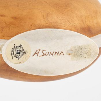 Anders Sunna,  a birch and reindeer horn flask.