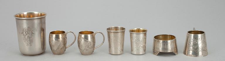 SUPKOPPAR, 5 st, BÄGARE samt SALTKAR, silver, Ryssland, 1800-tal.