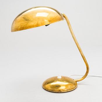 A mid 20th century '2433' table lamp for Valinte.