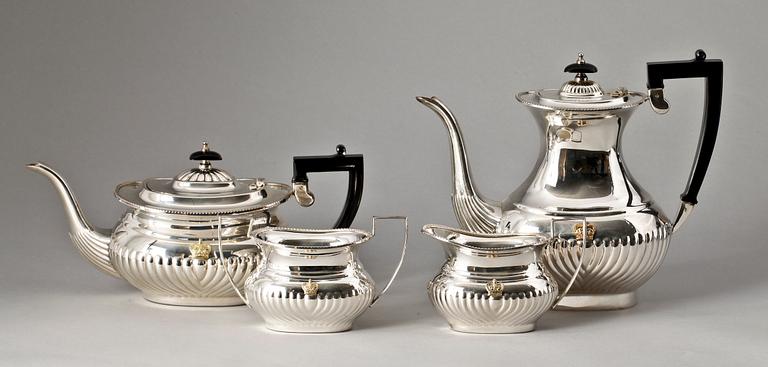 KAFFE- OCH TESERVIS, 4 delar. Nysilver. England. 1900-talets andra hälft.