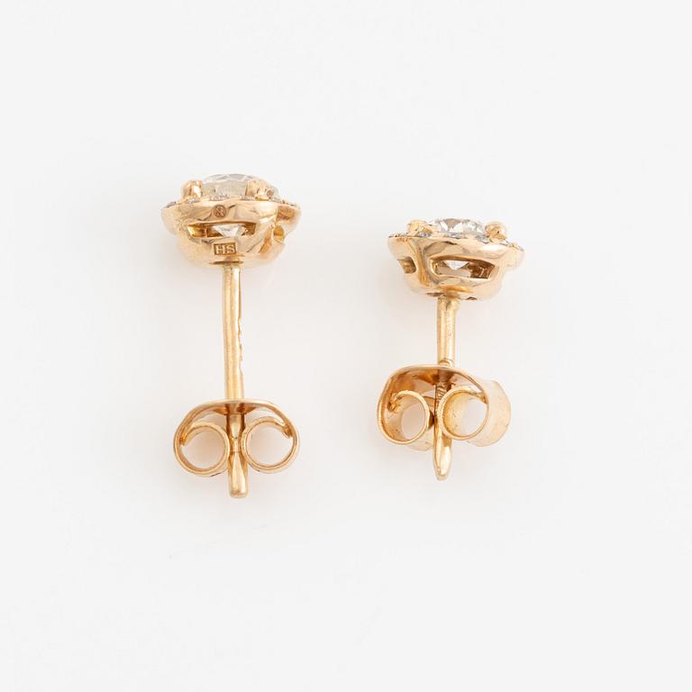 Earrings 18K gold with old-cut diamonds and side stones of brilliant-cut diamonds.