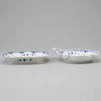 SERVIS, 44 delar, porslin, "Musselmalet", Royal Copenhagen, Danmark.