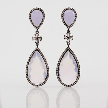 ÖRHÄNGEN, 1 par, silver, guld, diamanter totalt ca 1.00 ct och rosenkvarts.