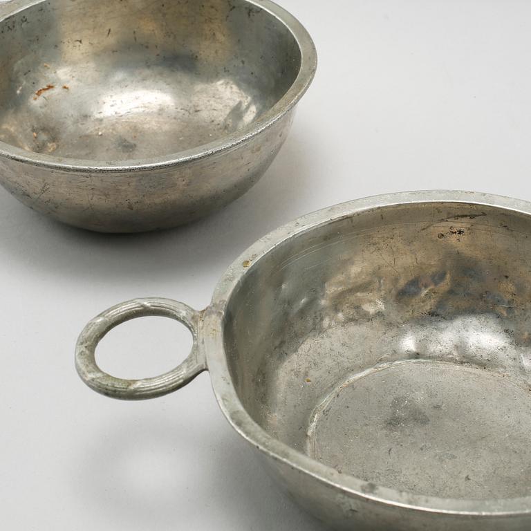 9 pieces of pewter, 18th and 19th century.