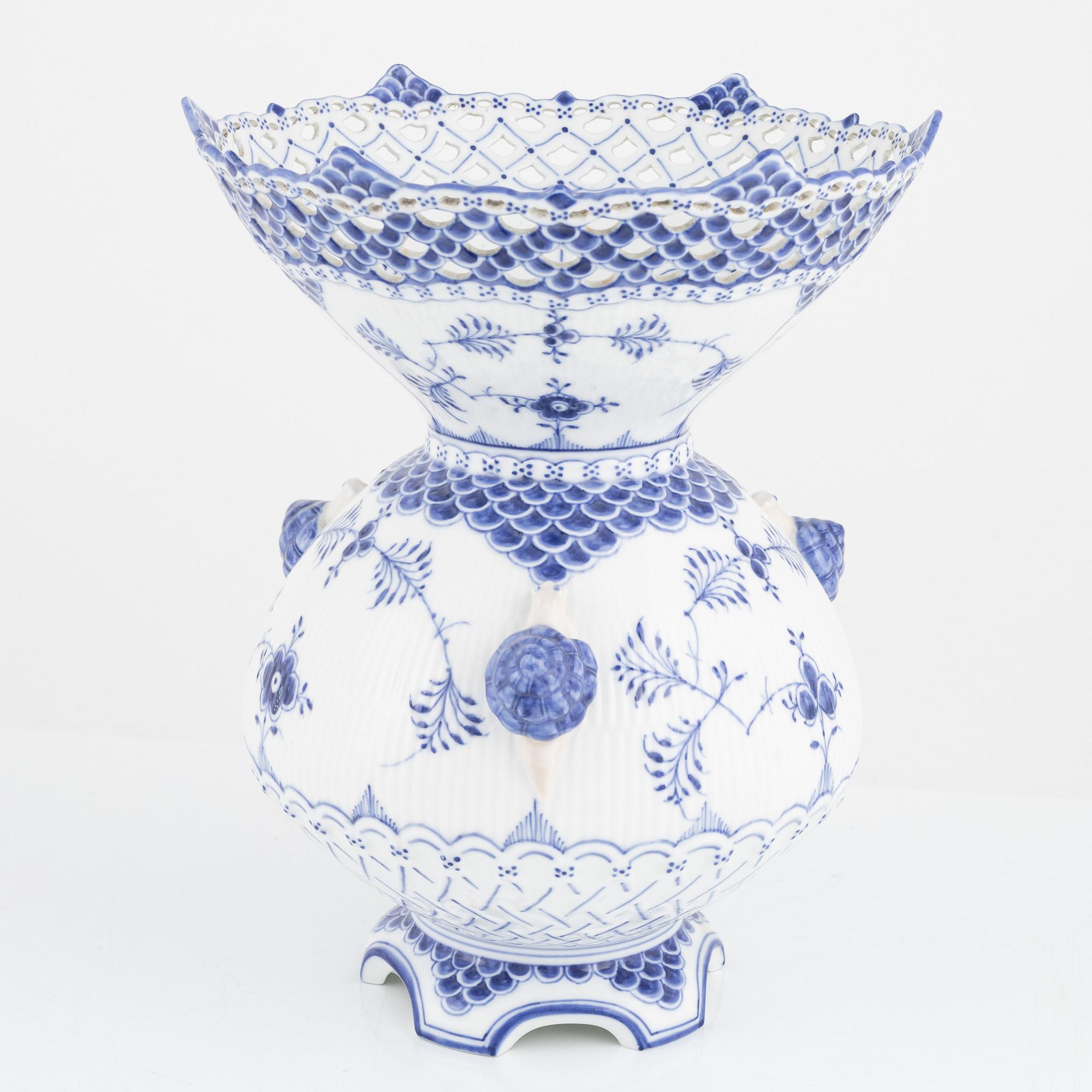 A 'Musselmalet' porcelain vase, Royal Copenhagen, Denmark, 1889-1922.