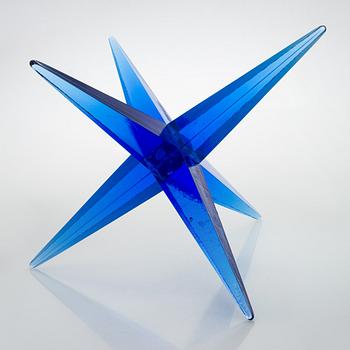 Oiva Toikka, A glass sculpture 'Yö' (Night) Pro Arte, signed O. Toikka Nuutajärvi.