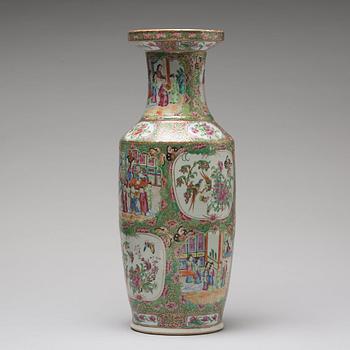 A large famille rose vase, Canton, Qing dynasty, 19th Century.