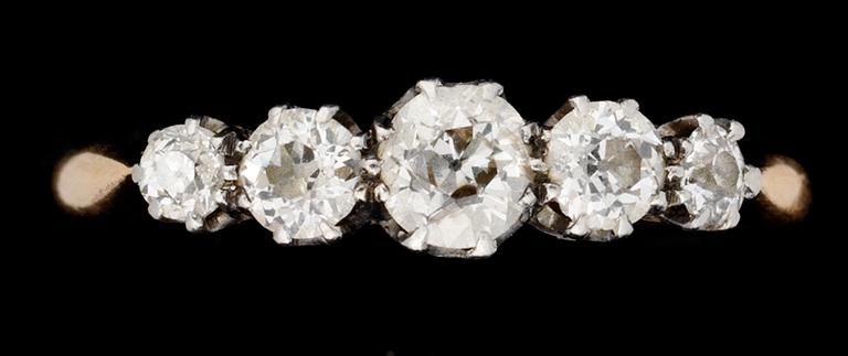 RING, 5 st gammalslipade diamanter, tot. ca 0.60 ct.