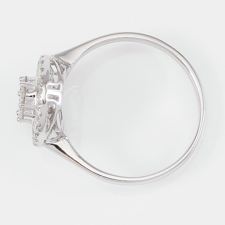 RING, 18K vitguld samt olikslipade diamanter tot ca 0.49 ct.