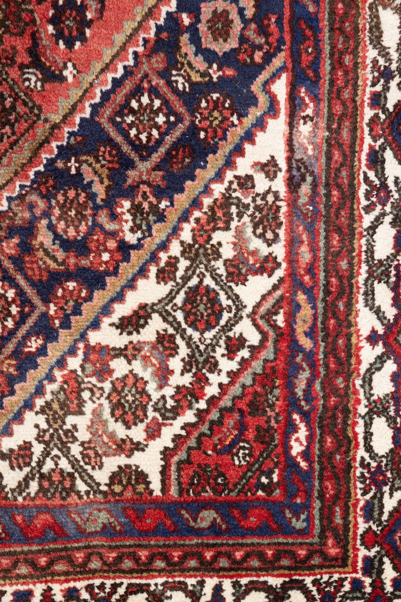 Matta, Hamadan ca 297 x 217 cm.