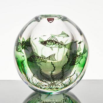 VAS, glas, fiskgraal, Edward Hald, Orrefors, signerad och numrerad. 1900-talets andra hälft.