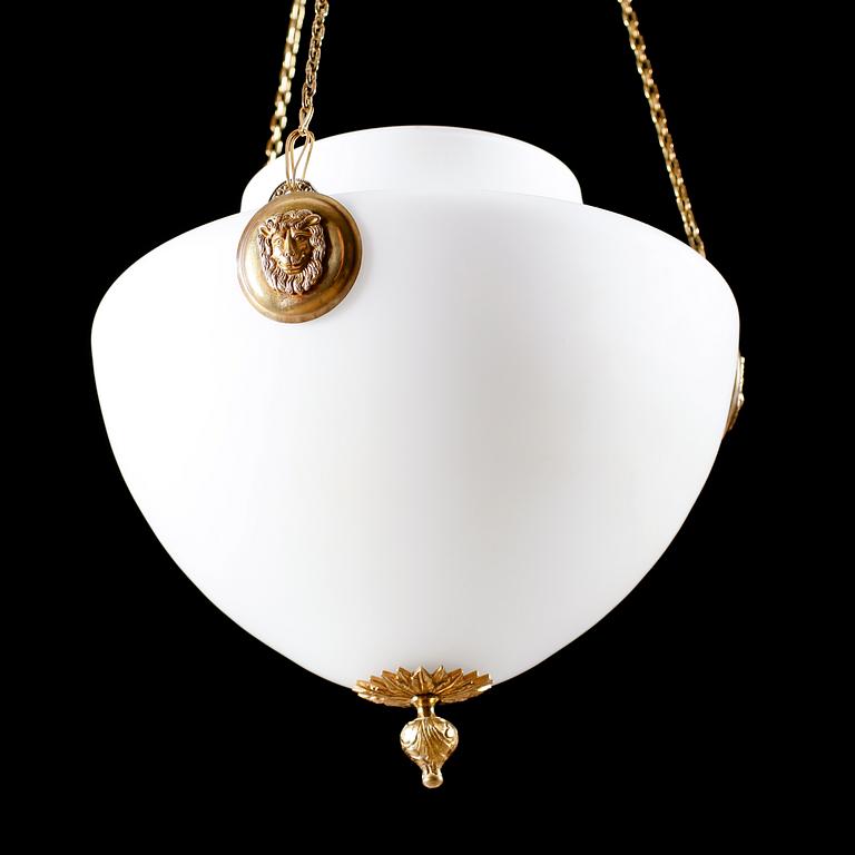 TAKAMPEL, empirestil, 1900-tal. Höjd med kedjor ca 80 cm.