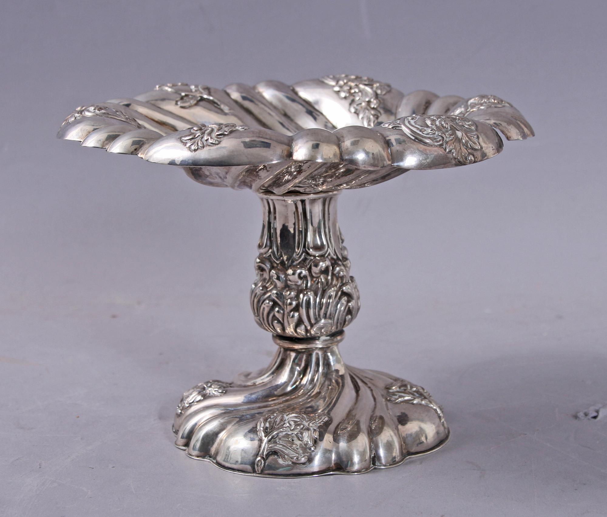 SKÅL PÅ FOT, silver, nyrokoko, J E Torsk 1856, vikt 274g.