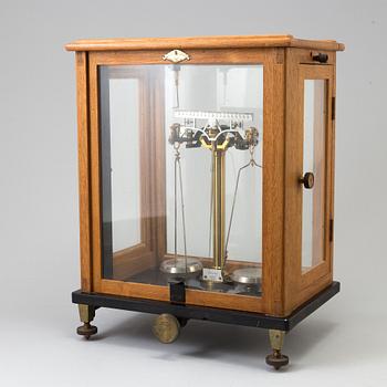 A German Sartorius-Werke Göttingen Scale from mid 20th century.