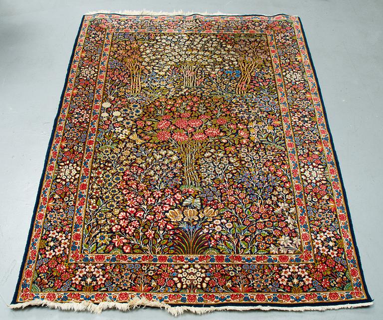 Matto, semi-antique Kerman, ca 217 x 158 cm.