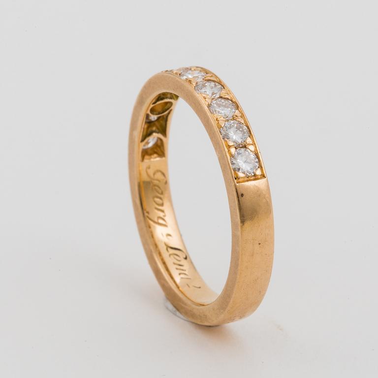 HALVALLIANSRING med briljantslipade diamanter.