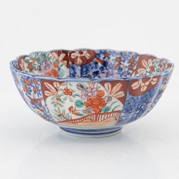 Seven pieces of Japanese Imari porcelain, around 1900 and early 20th century.