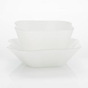 Alvar Aalto, lasiveistos, 2 osaa, "Aallon kukka", signeerattu Alvar Aalto Iittala. 1950-luku.