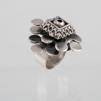 RING, silver, Pentti Sarpaneva, 1969. Vikt 17,9 gram.
