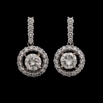 155. A pair of brilliant cut diamond earrings, tot. 1.34 ct.