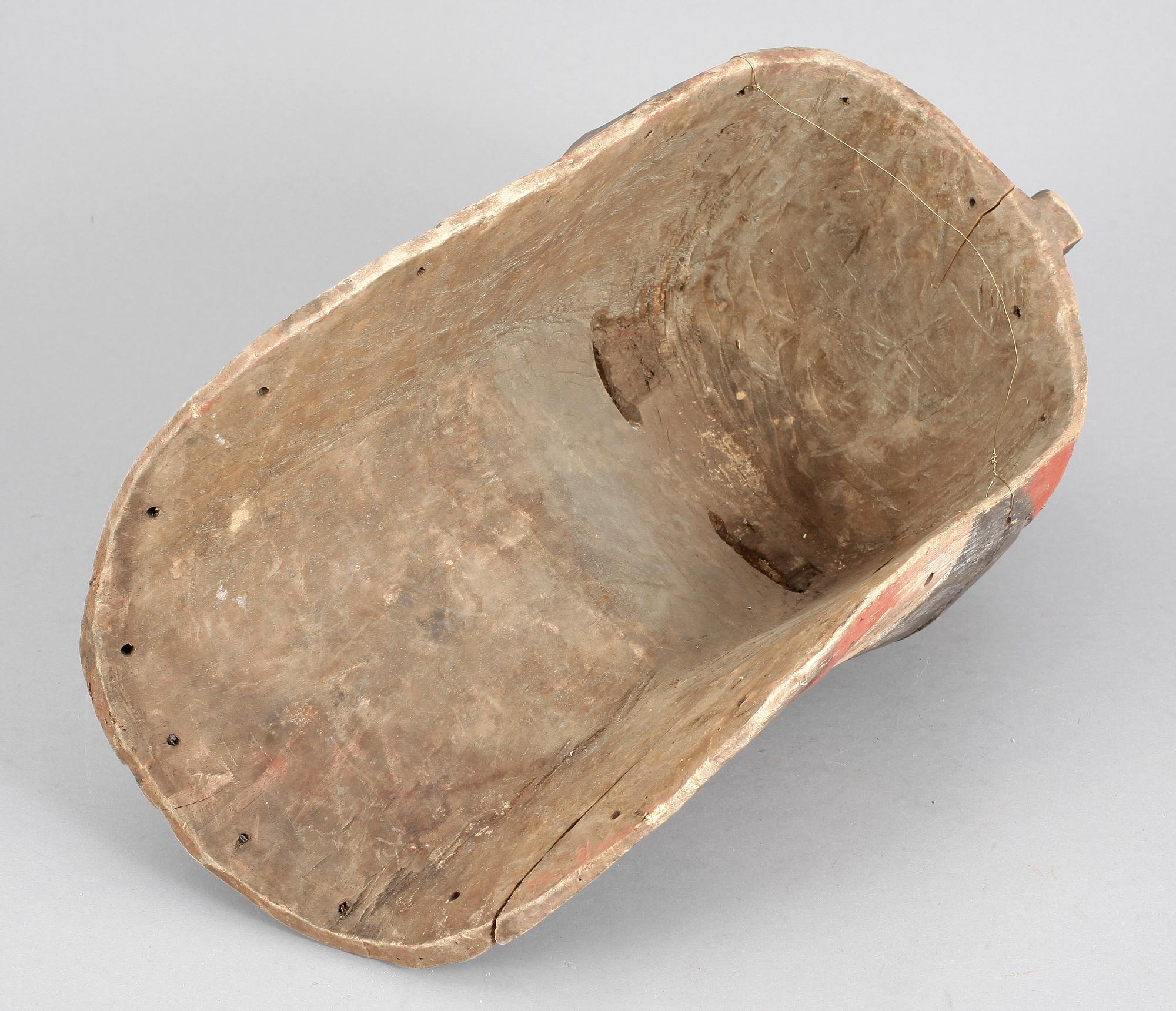 MASK, skuret trä, Afrika, omkring 1900-talets mitt.