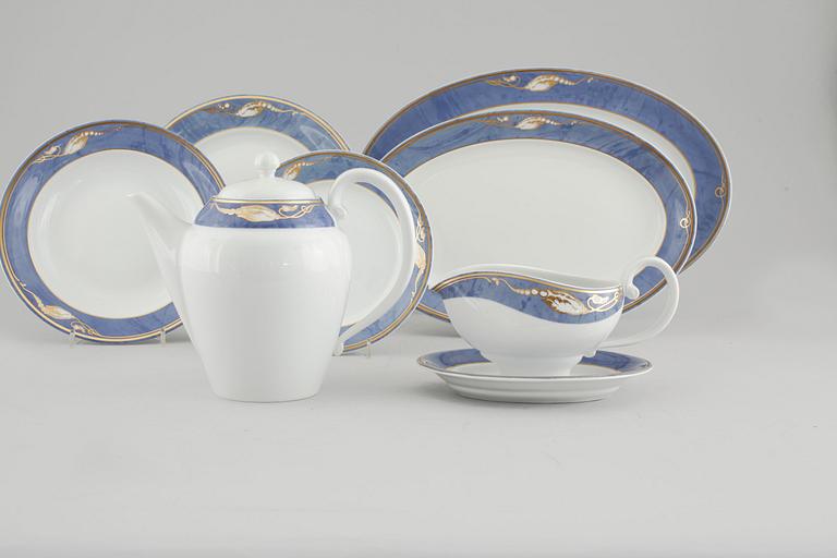 48 pieces of tableware from Royal Copenhagen, late 20th century.
