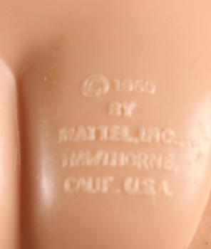 BARBIEDOCKOR, 4 st samt kläder. Mattel.