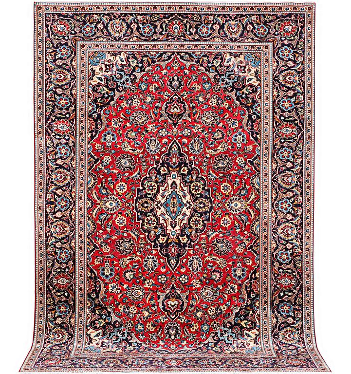 A carpet, Kashan, c. 300 x 195 cm.