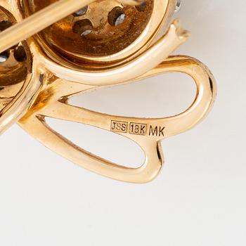 Brooch, Jarl Sandin/Mary Kay, in the form of a bee, 18K gold with brilliant-cut diamonds.