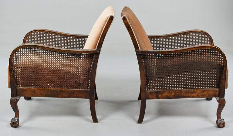 CLUBBFÅTÖLJER, ett par, Chippendalestil, 1900-talets första hälft.