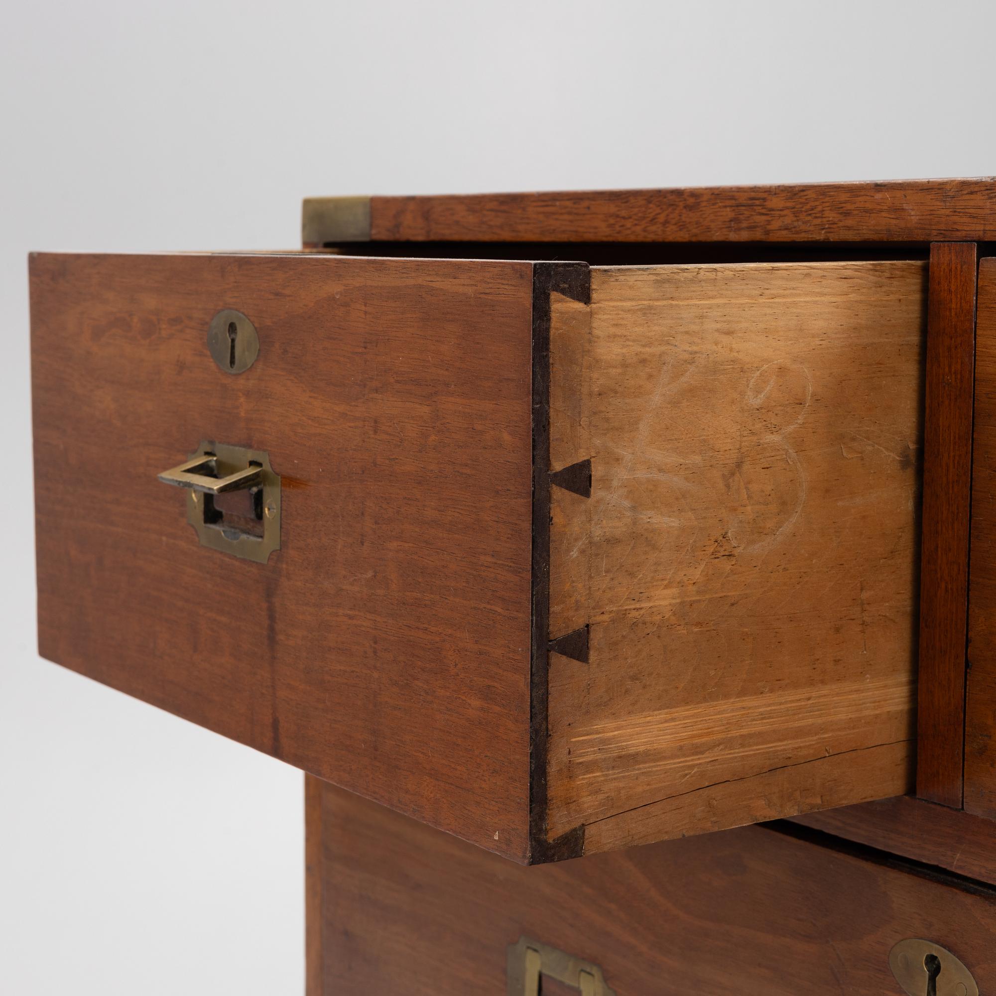 Chest of drawers, England, 19th century.