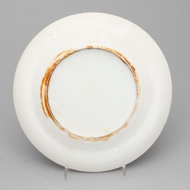 TALLRIKAR, 2 st samt VAS, porslin, Kanton, Kina,1800-tal.