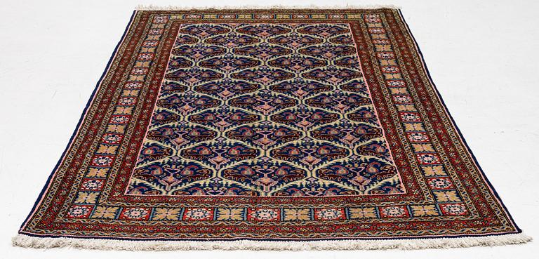 An Ardabil carpet, approx. 270 x 170 cm.