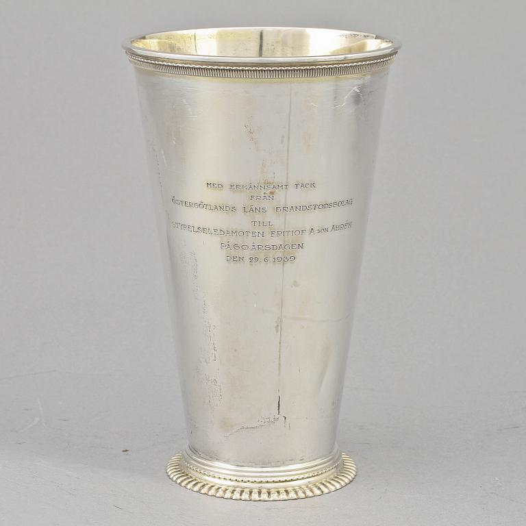 POKAL, silver, Carl Gustaf Hallberg, Stockholm, 1938, vikt 530 g.