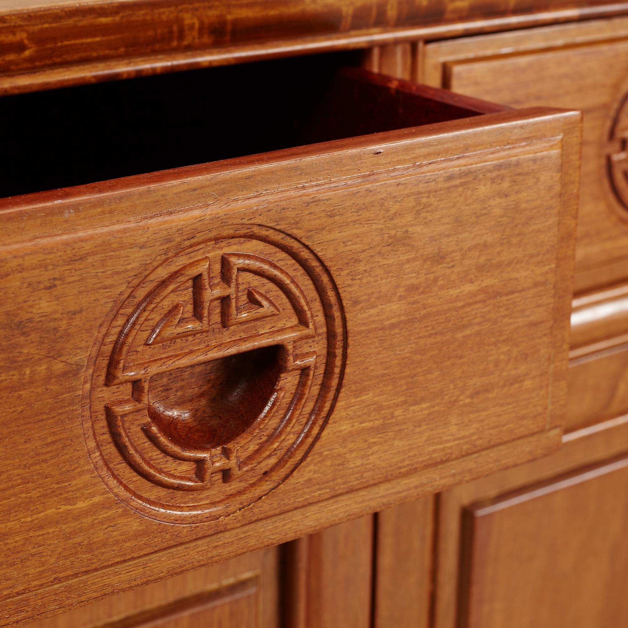 Sideboard, Kina, 1900-talets andra hälft.