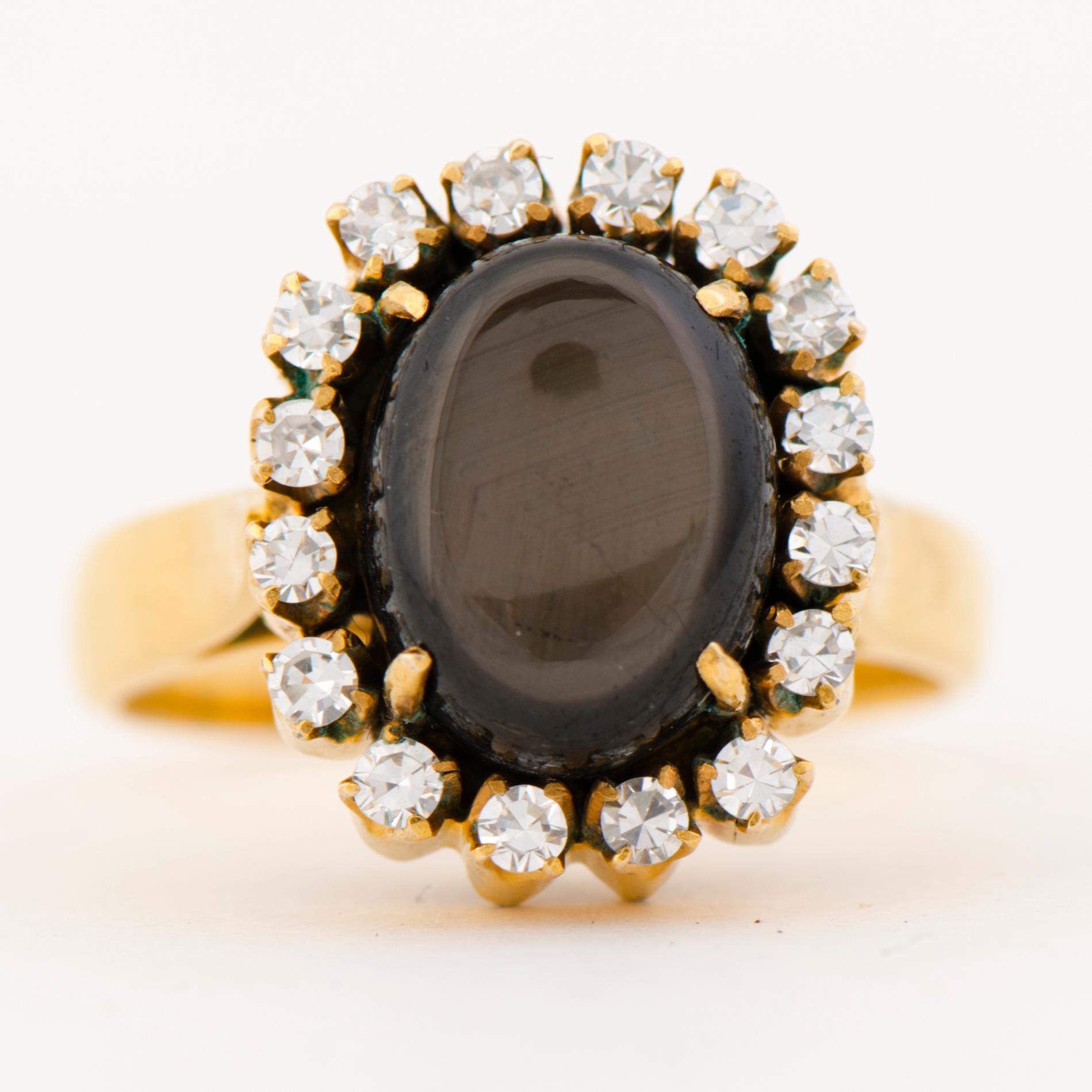 RING, svart stjärnsafir, åttkantslipade diamanter, 14K guld.