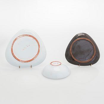 Marita Lybeck, two redclay plates and a dessert bowl, signed ML.