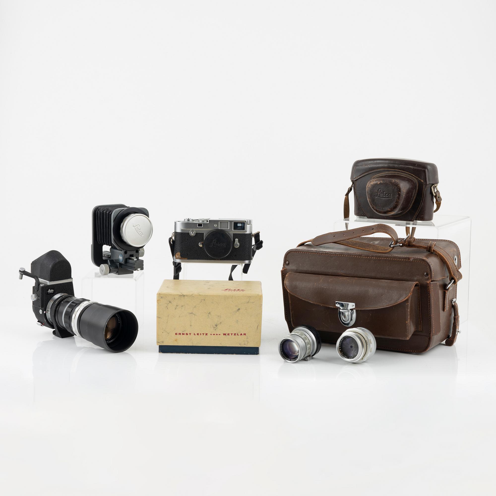 Leica M2, no. 941370, 1958.