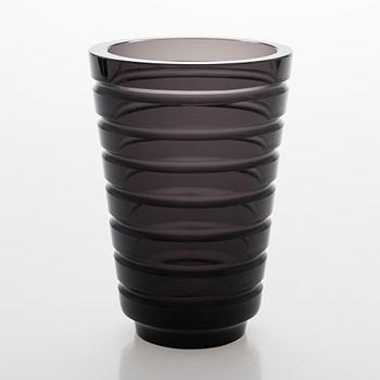 Göran Hongell, A glass vase signed Karhula G.H. -35.