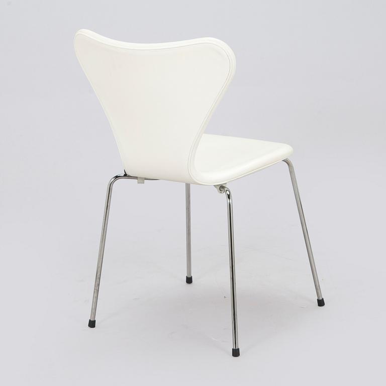 Arne Jacobsen, tuoli, "Seiska", Fritz Hansen, Tanska, 2015.