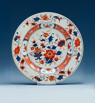 1523. A set of six imari dinner plates, Qing dynasty, early 18th Century.