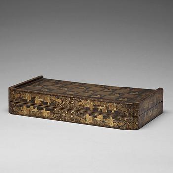 A Canton lacquer game box, Qing dynasty, 19th Century.