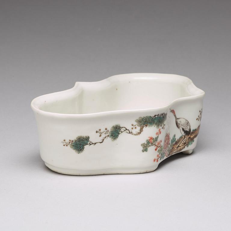 A Chinese flower pot, first half of 20th Century.