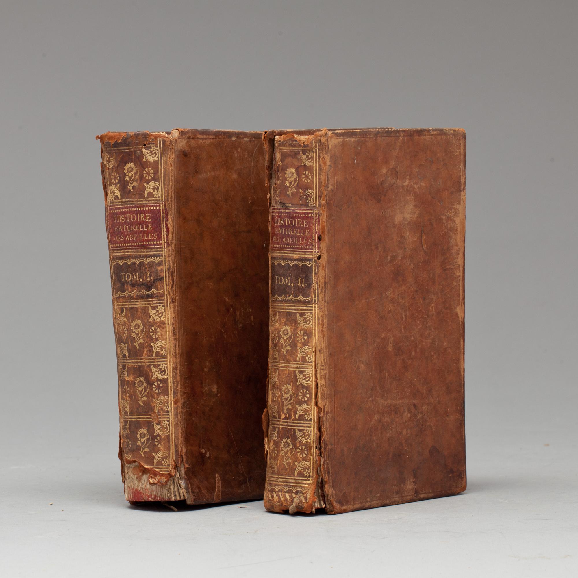 BOK, 2 vol, Histoire naturelle des abeilles. Avec des figures en taille douce. Tome premier och Second. Paris, 1744.