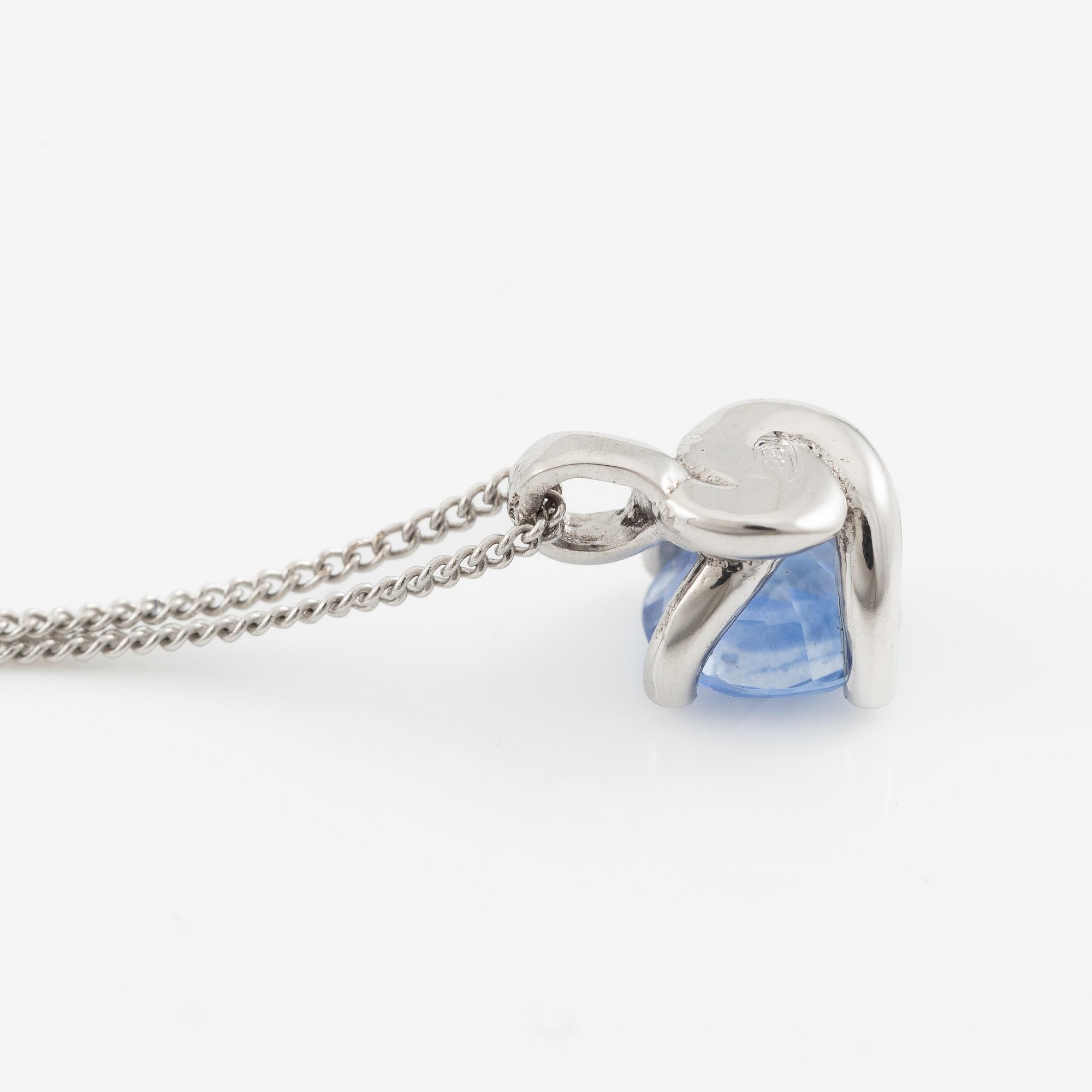 Necklace 14K white gold with sapphire.