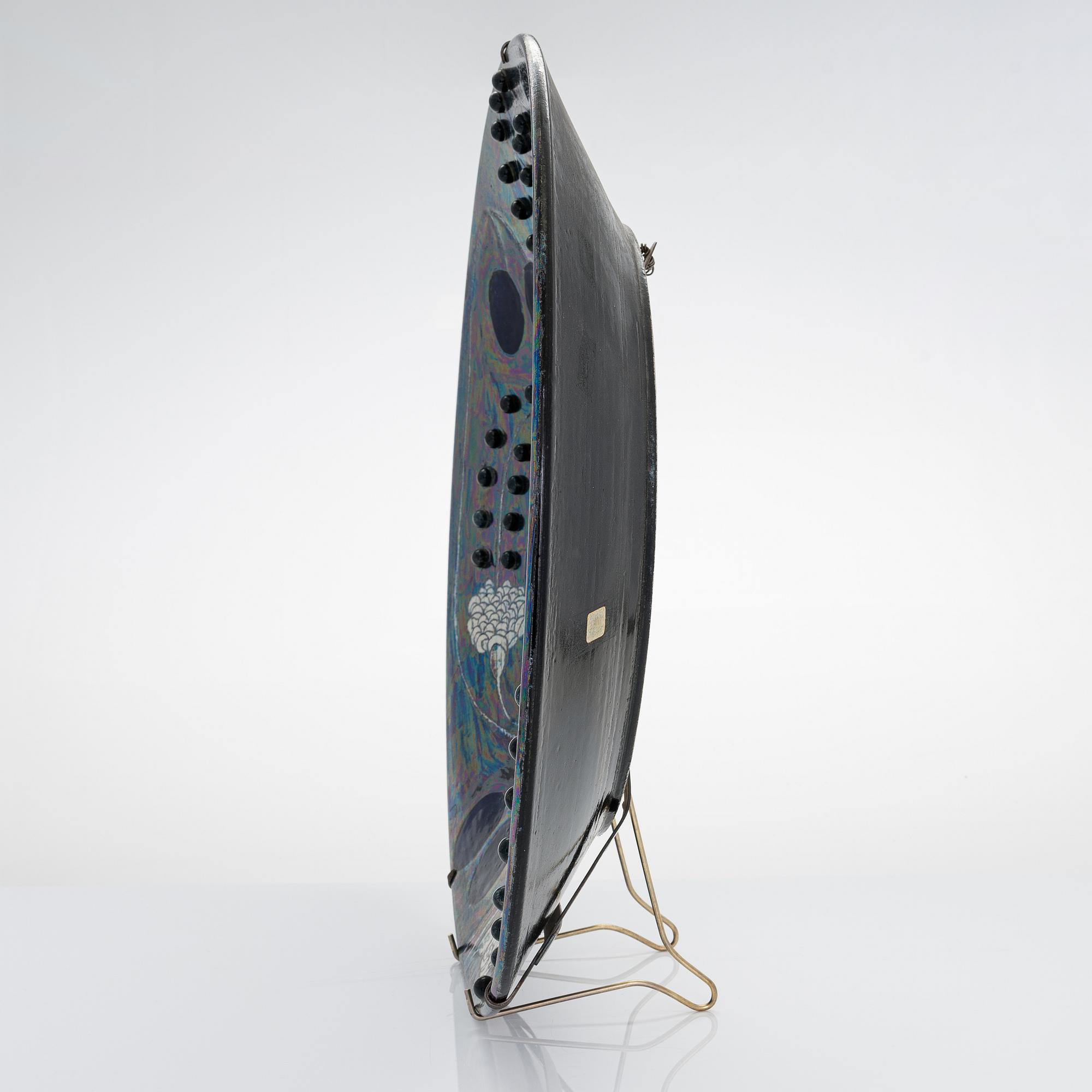 Birger Kaipiainen, a stoneware decorative dish signed Kaipiainen Arabia.